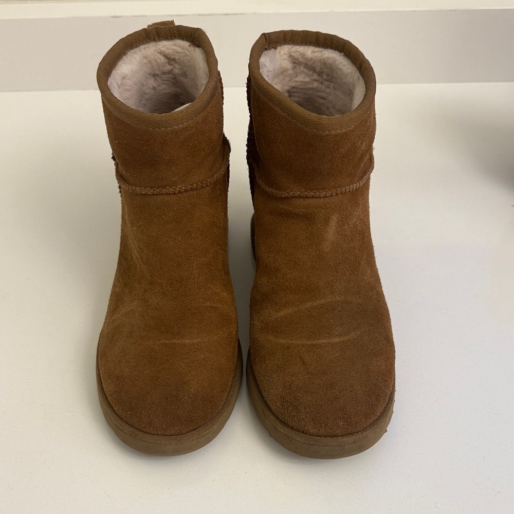 UGG WOMEN'S CLASSIC  WEDGE FEMME BOOTS - ROUND TOE